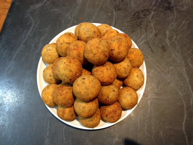 CHICKEN OR LAMB MEAT BALLS CRUMBED CUTLETS