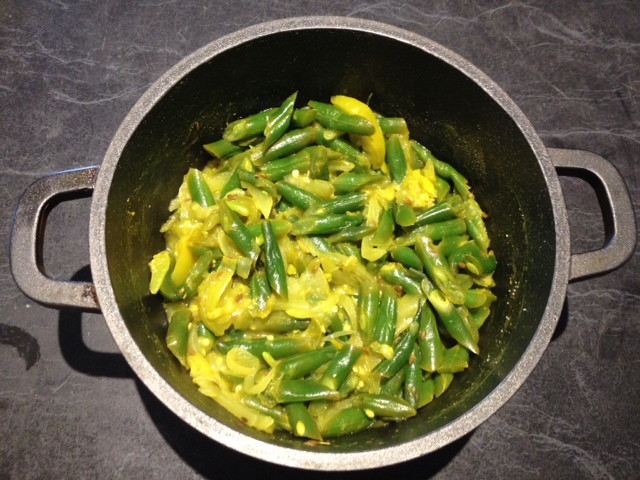 GREEN OR YELLOW BEANS WHITE CURRY